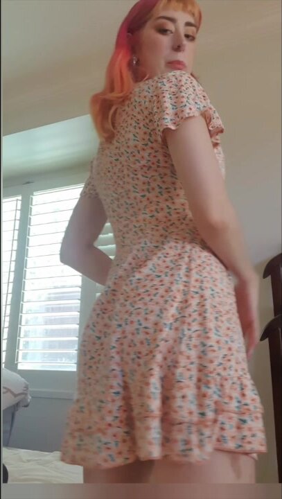 Sexy Girl Blowing Her Dress With Her Farts!