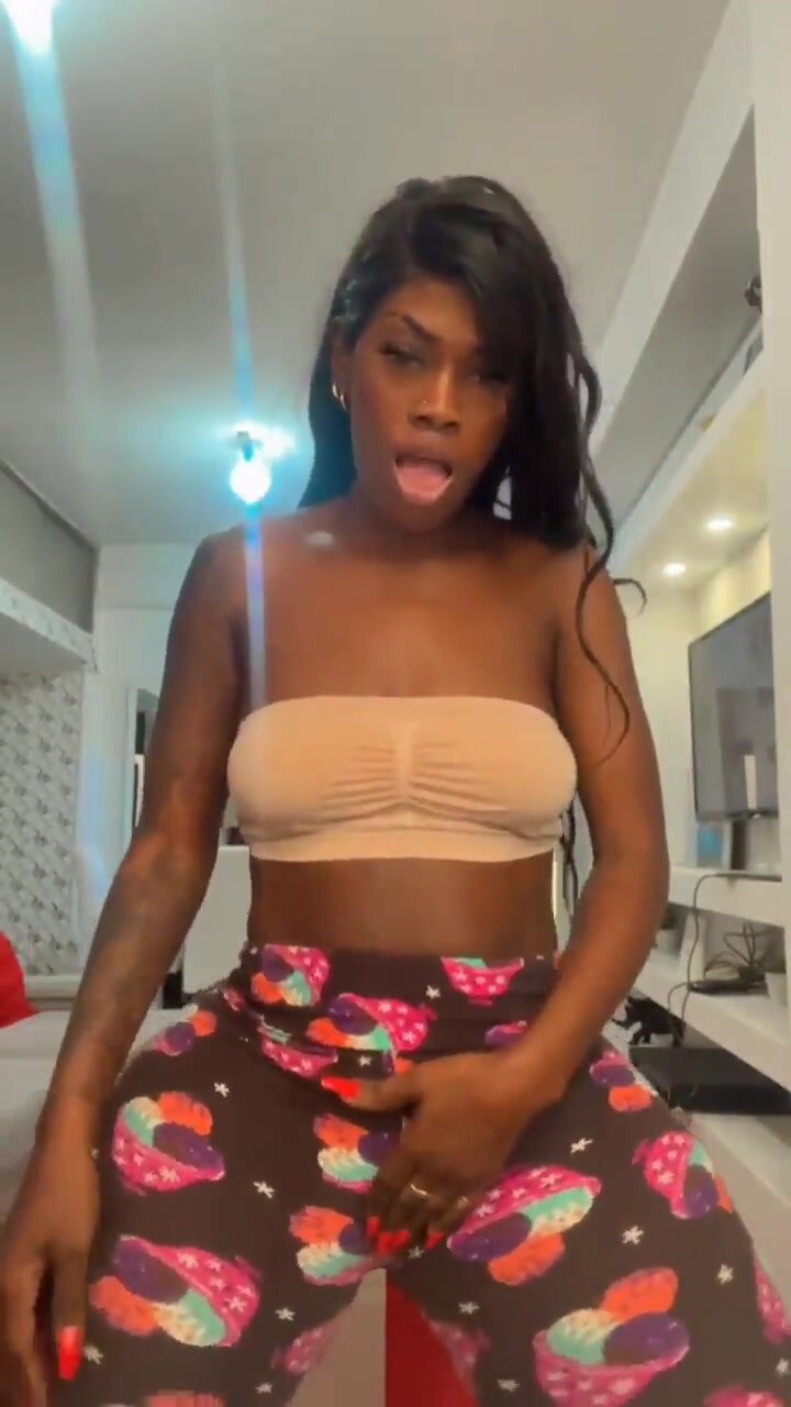 shaking big large thick ass 2