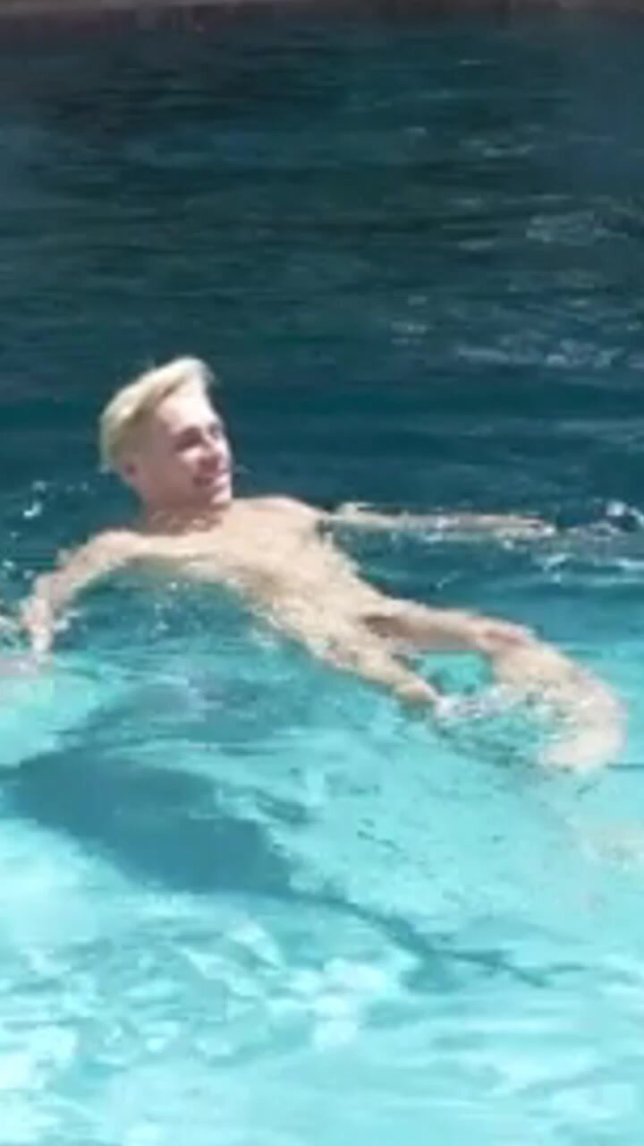 Video: Twink caught skinny dipping - ThisVid.com