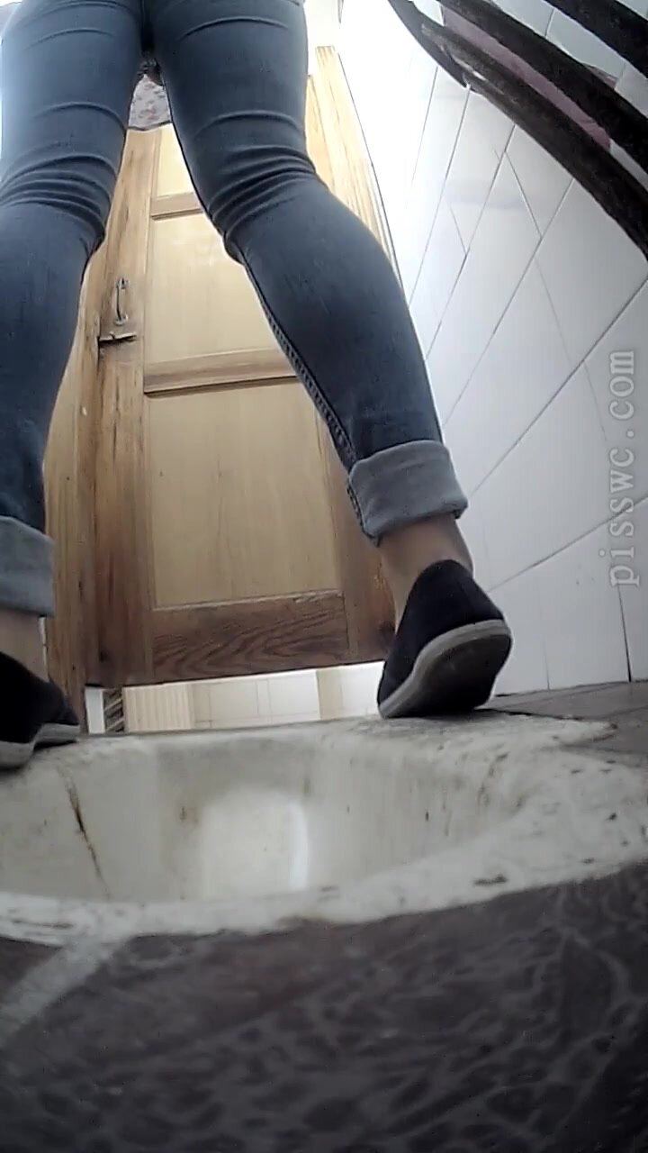 Beautiful Russian girl spy wc pee 186