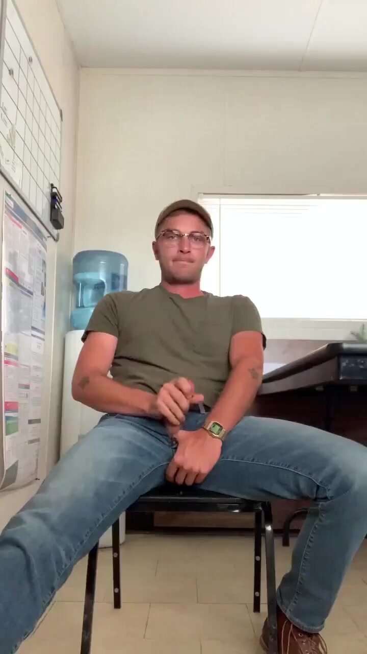 Cumming at work - video 8