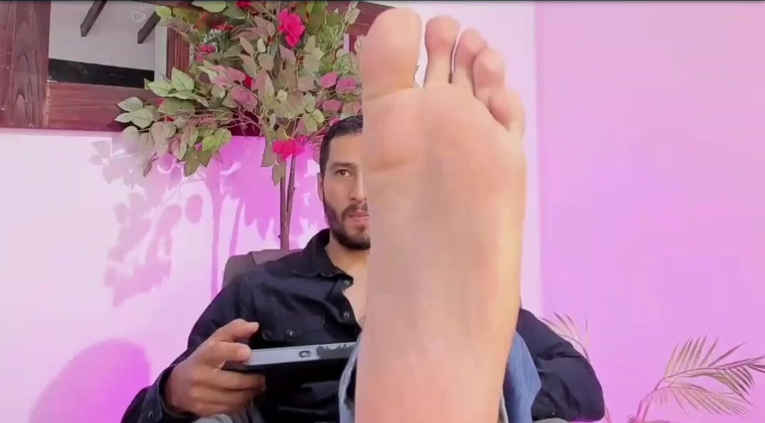Hot male smelly feet