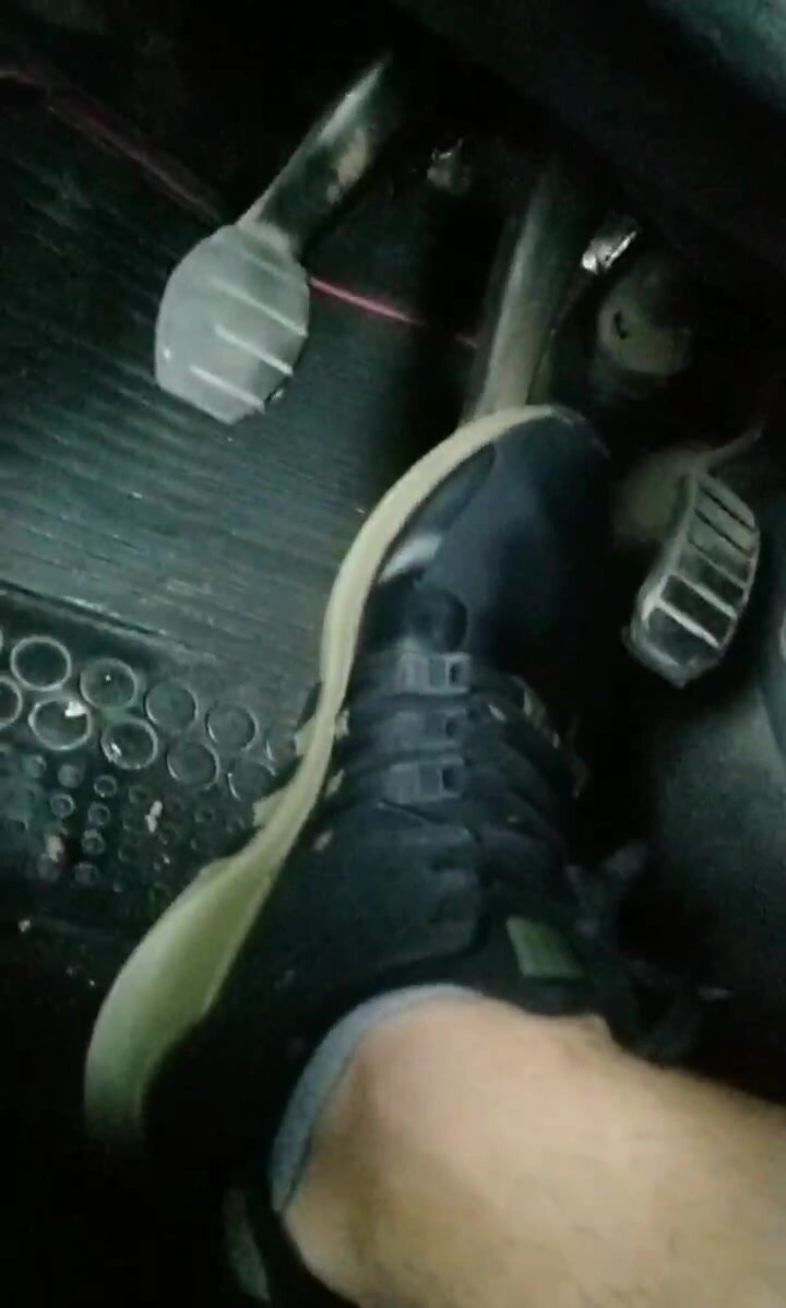 Pedal pumping in adidas eqt