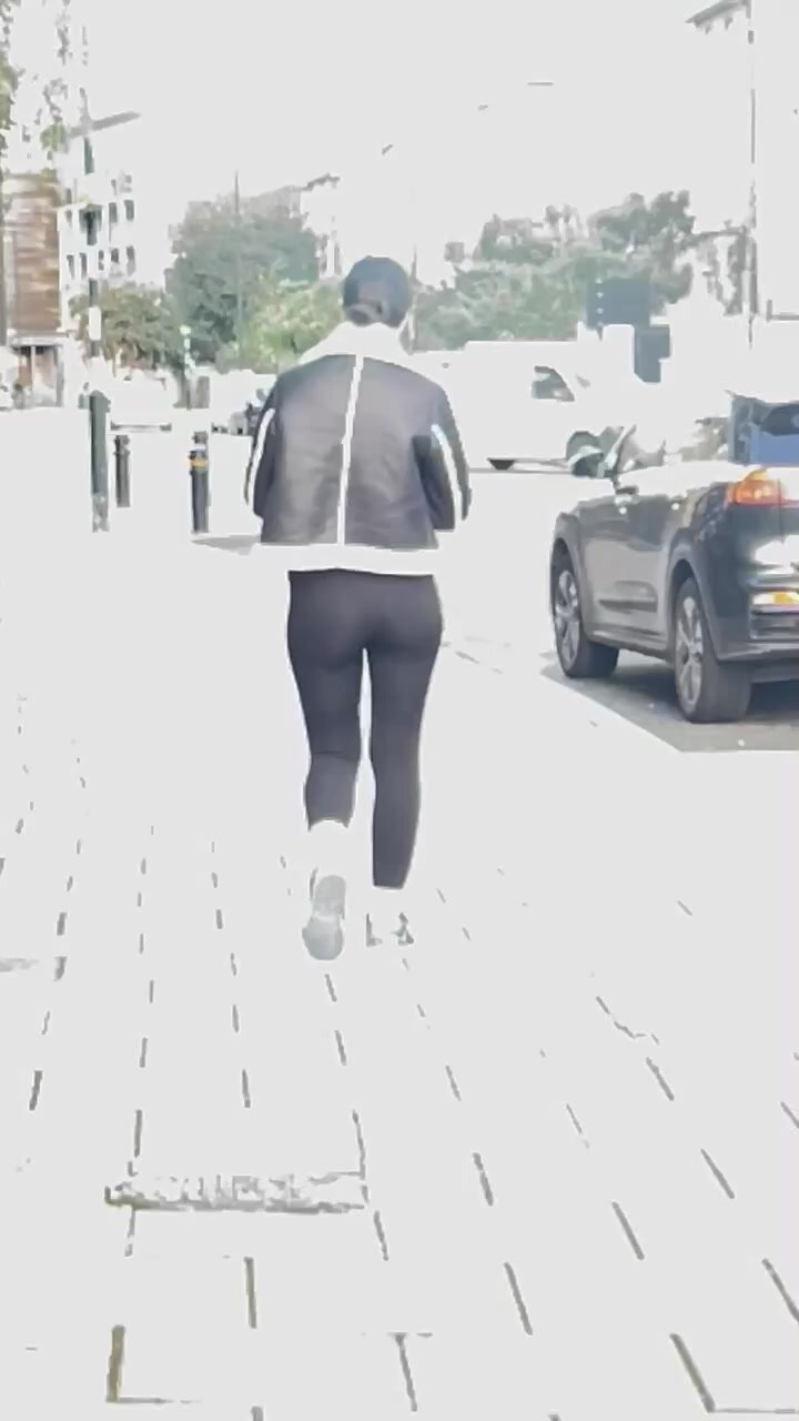 Slim butt in leggings