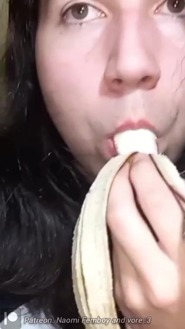 Femboy eat banana