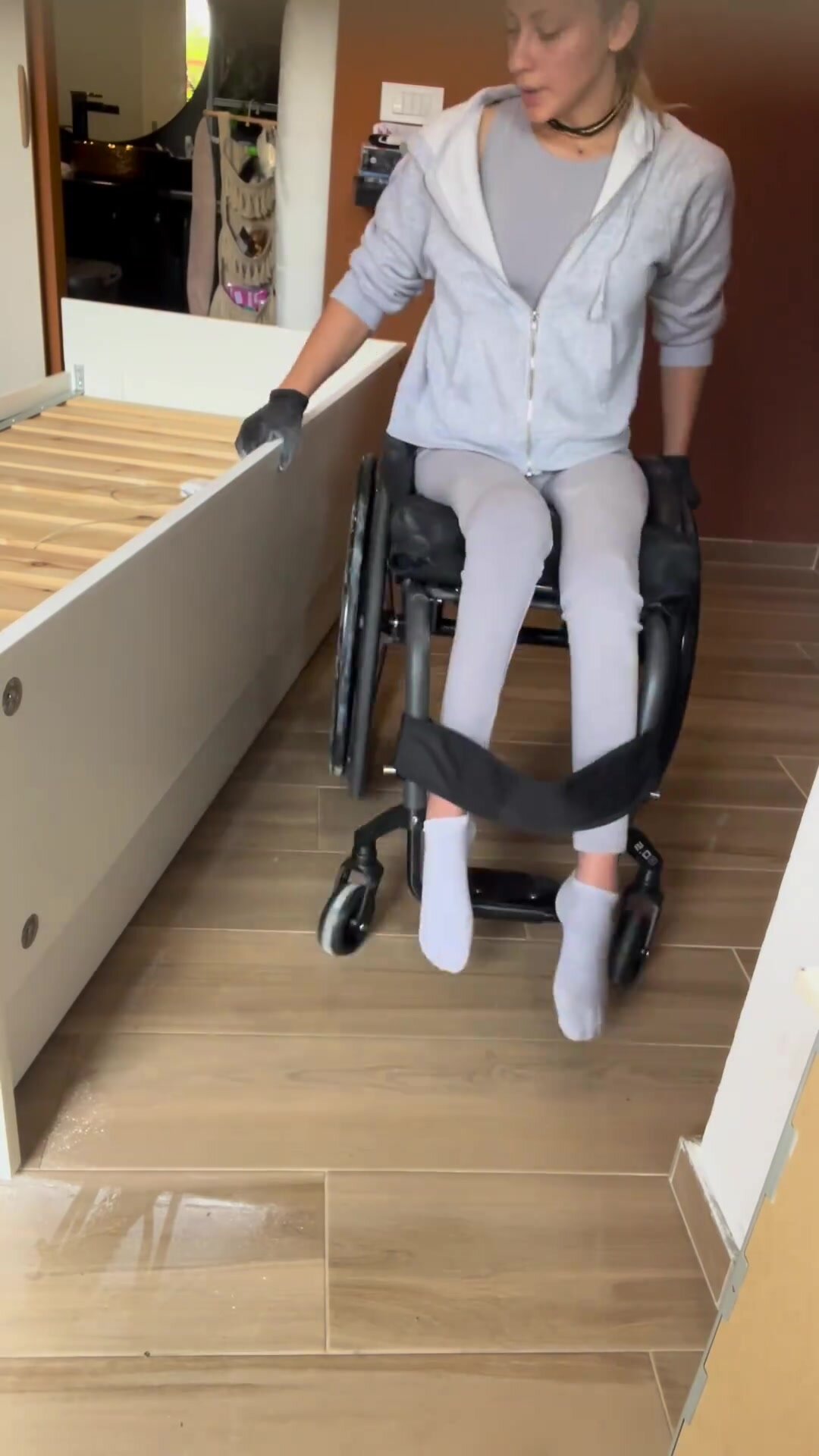 wheelchair girl - video 2