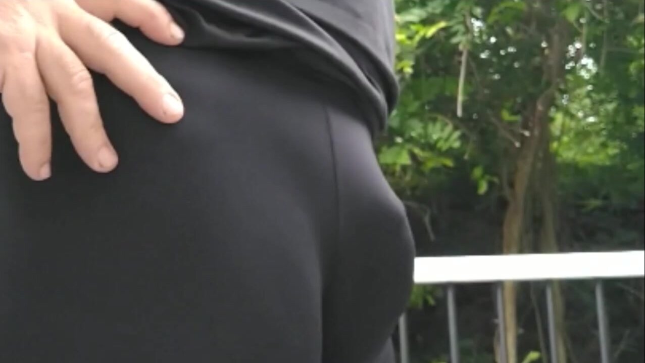 farts in tights - video 2
