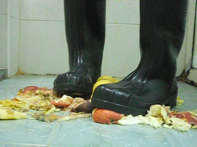 Rubber boots vs fruits - video 3
