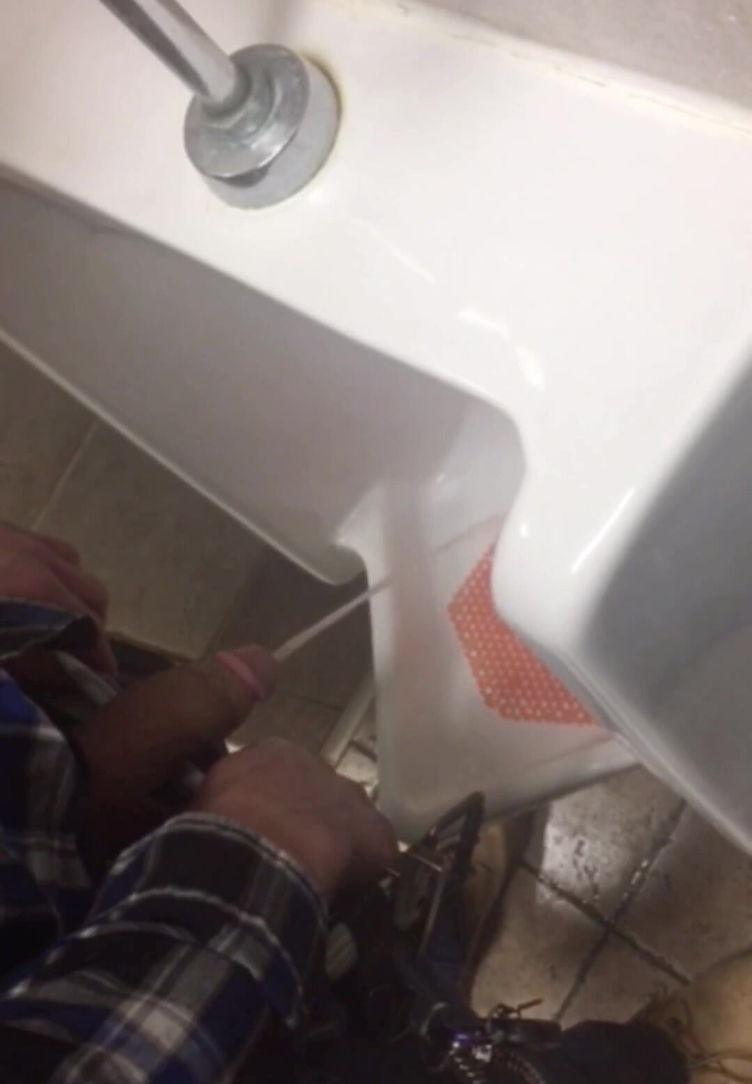 Huge dick at urinal
