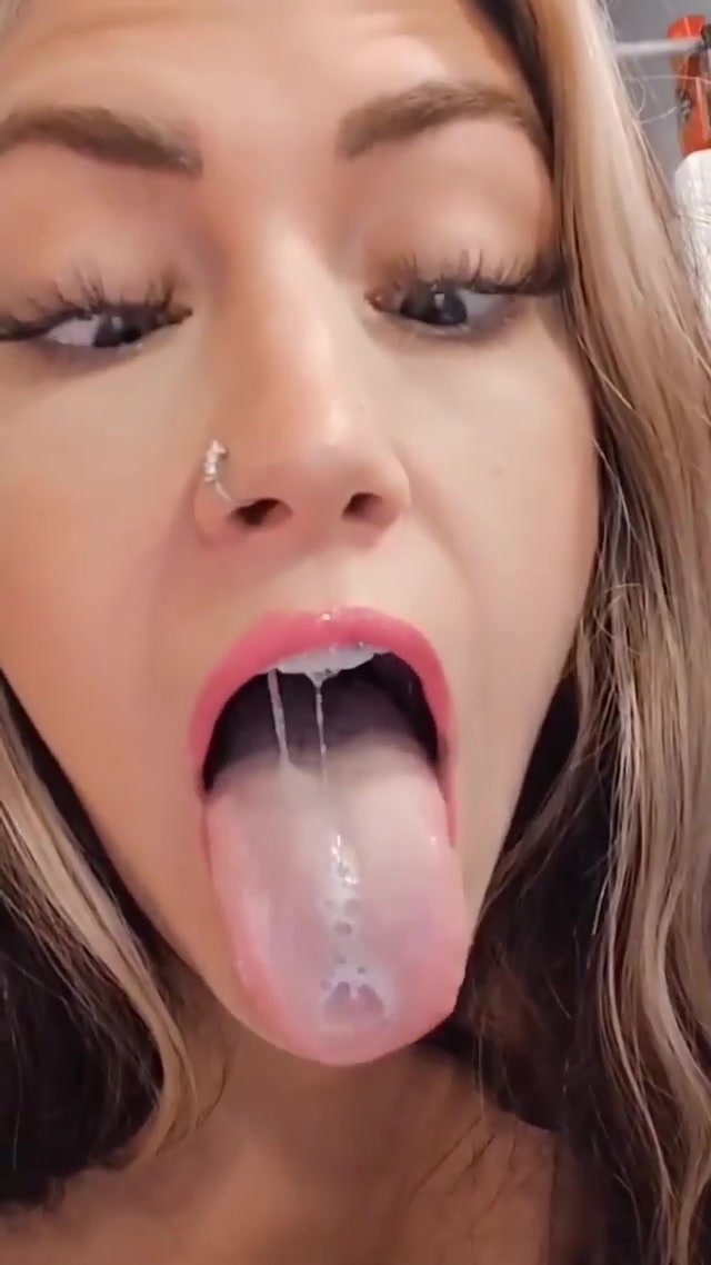 Saliva mouth - video 2