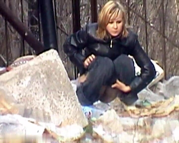 Beautiful Ukraine woman outdoor spy pee 292