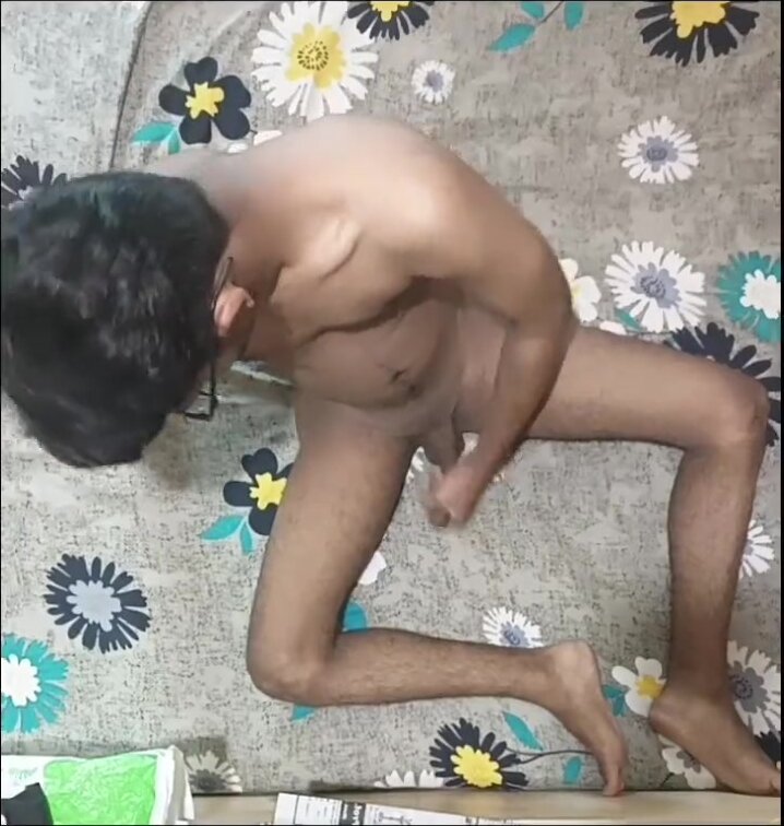 Desi boy boppi masturbating 1