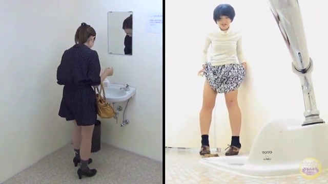 Japanese girls in toilet 3