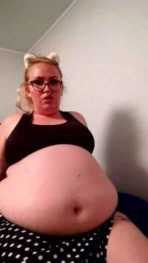 Sweedish massive belly bbw funnel herself