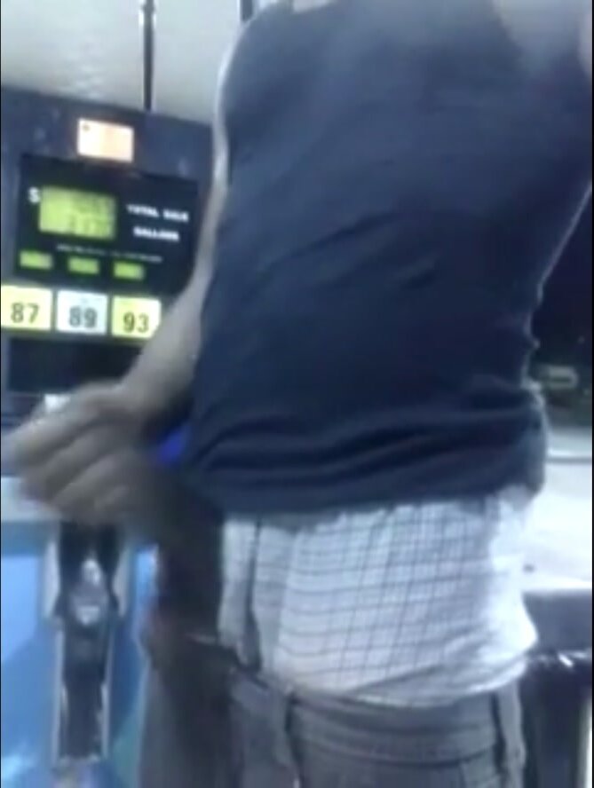 STR8 Trade Gets Paid To *NUT* Outside At The Gas Pump!