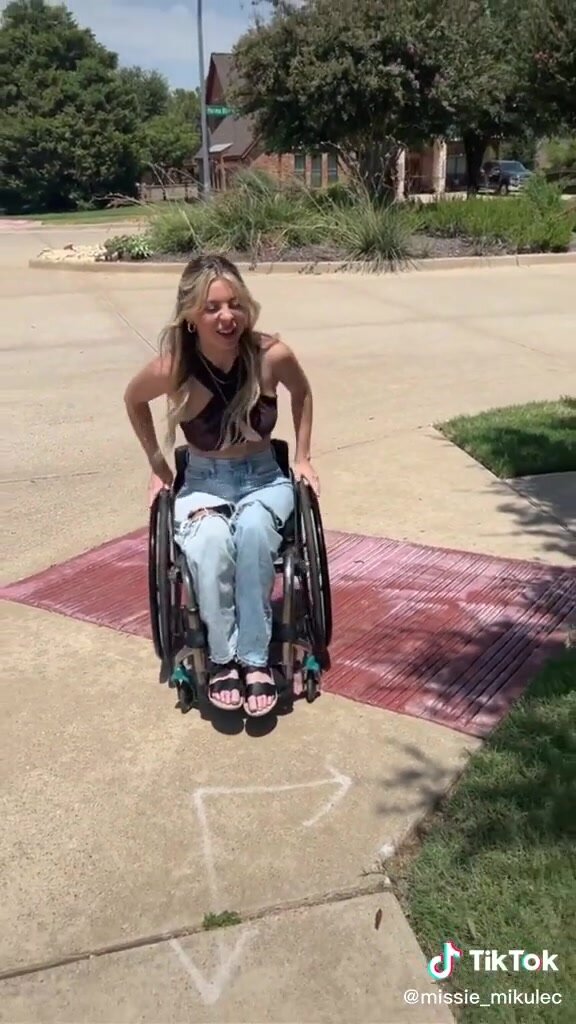 paraplegic girl