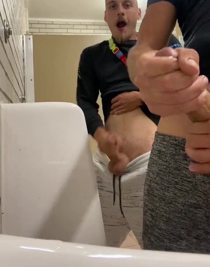 Urinal cum - video 4