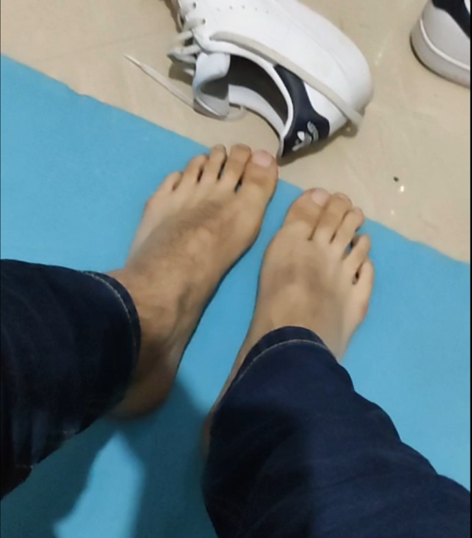 Sneakers socks barefoot 2