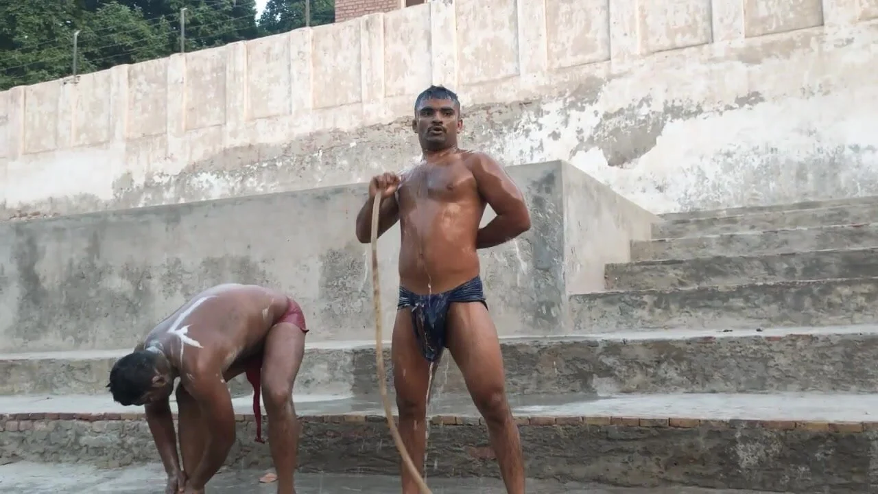 Pahalvan Porn - Desi fetish and love: Desi/Pehlwan Taking Bathâ€¦ ThisVid.com