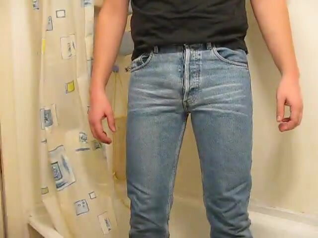 Pissing in jeans in tub