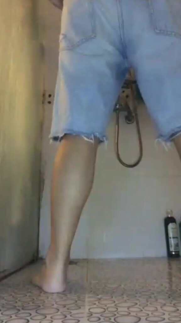 jeans shorts pooping