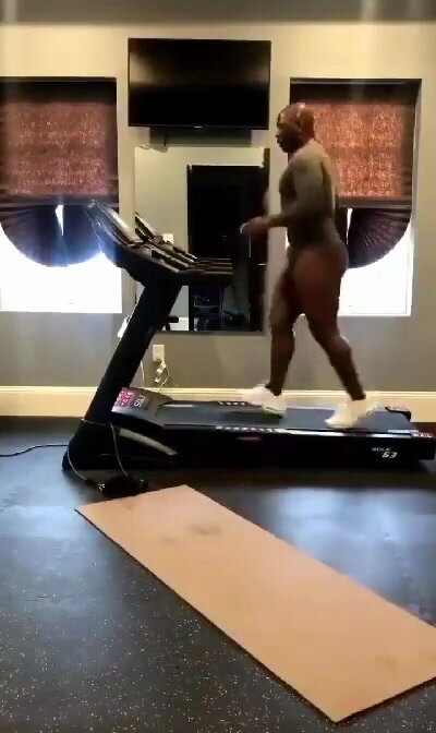 Hung Treadmill Showoff