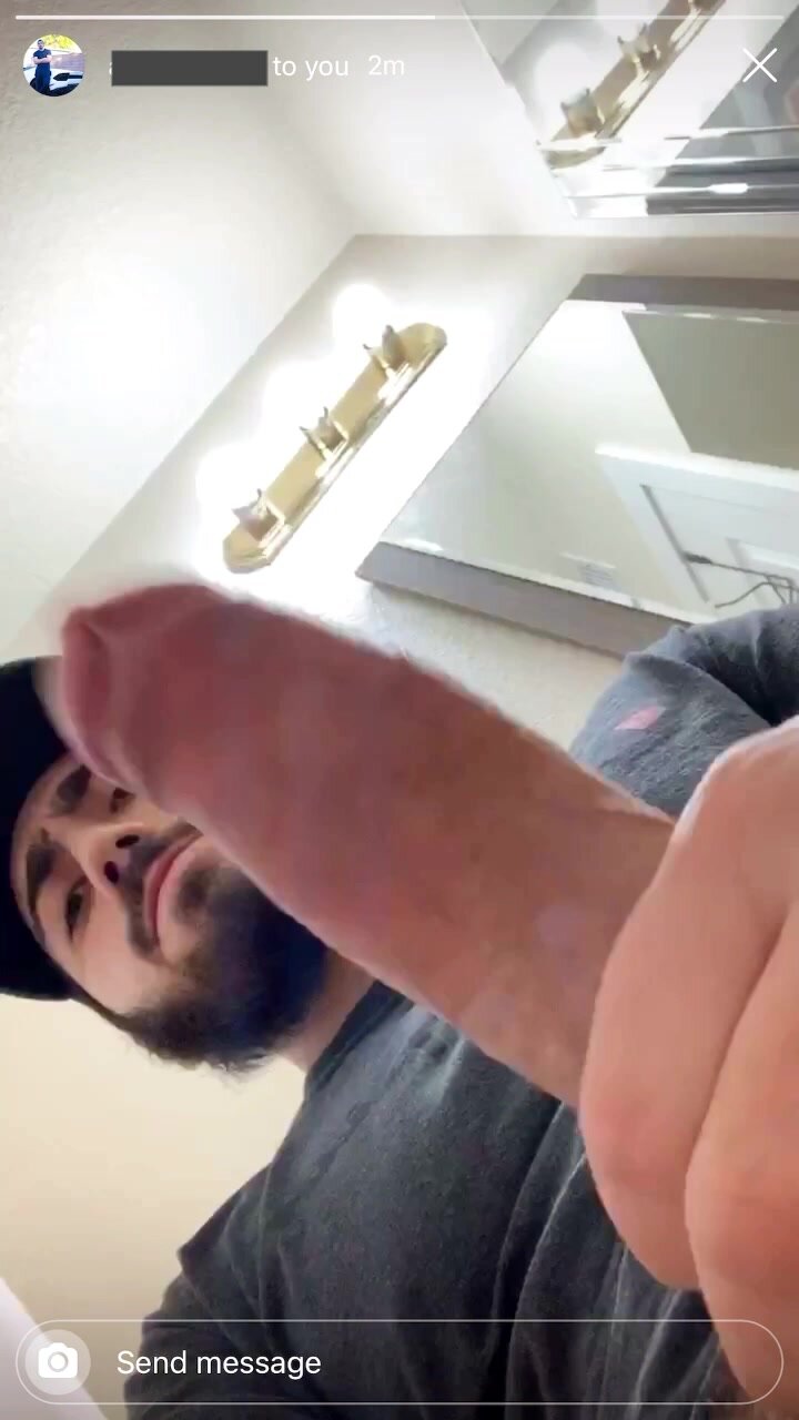 Arab show His dick on IG