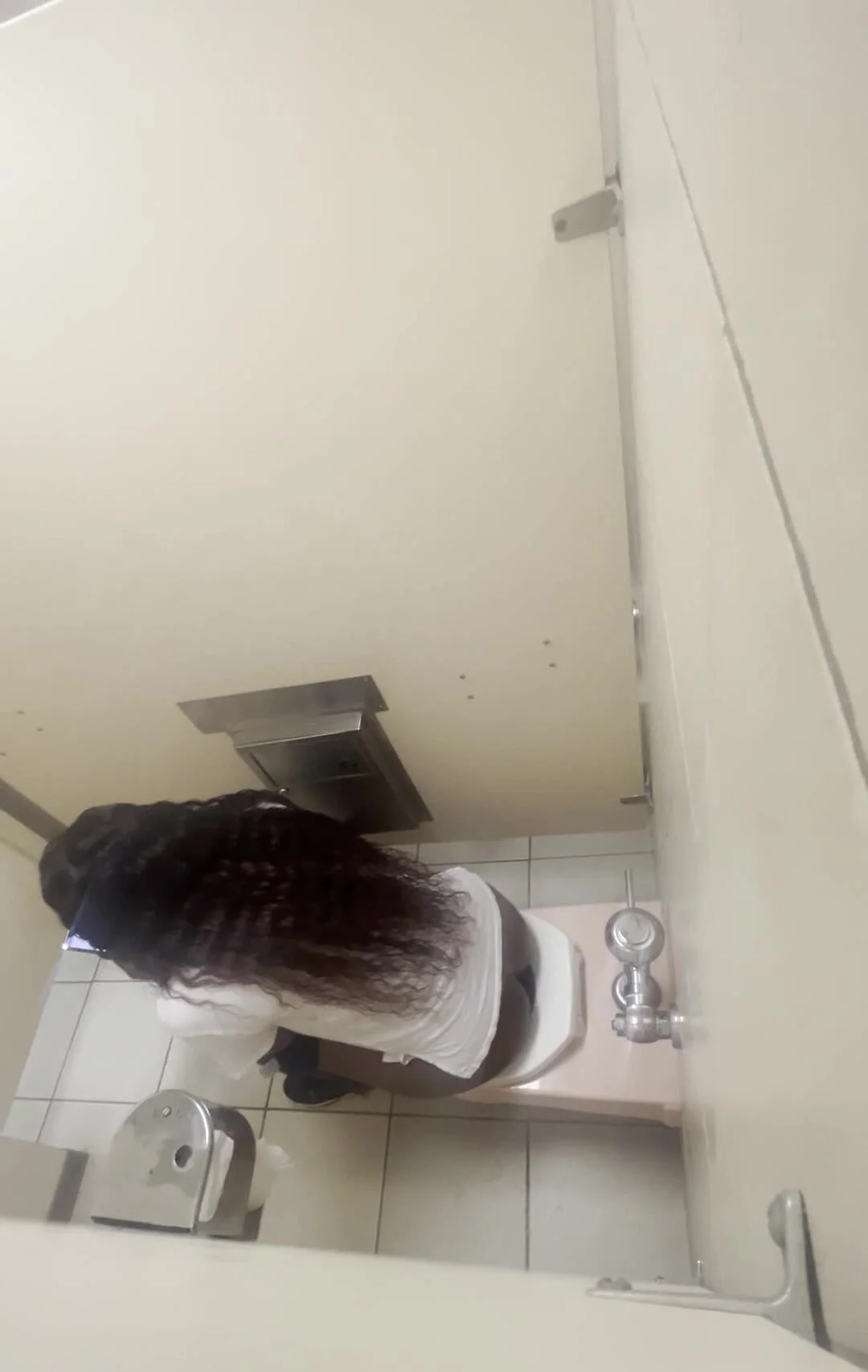 Voyeur girls pooping Overstall obony voyeur ThisVid com 