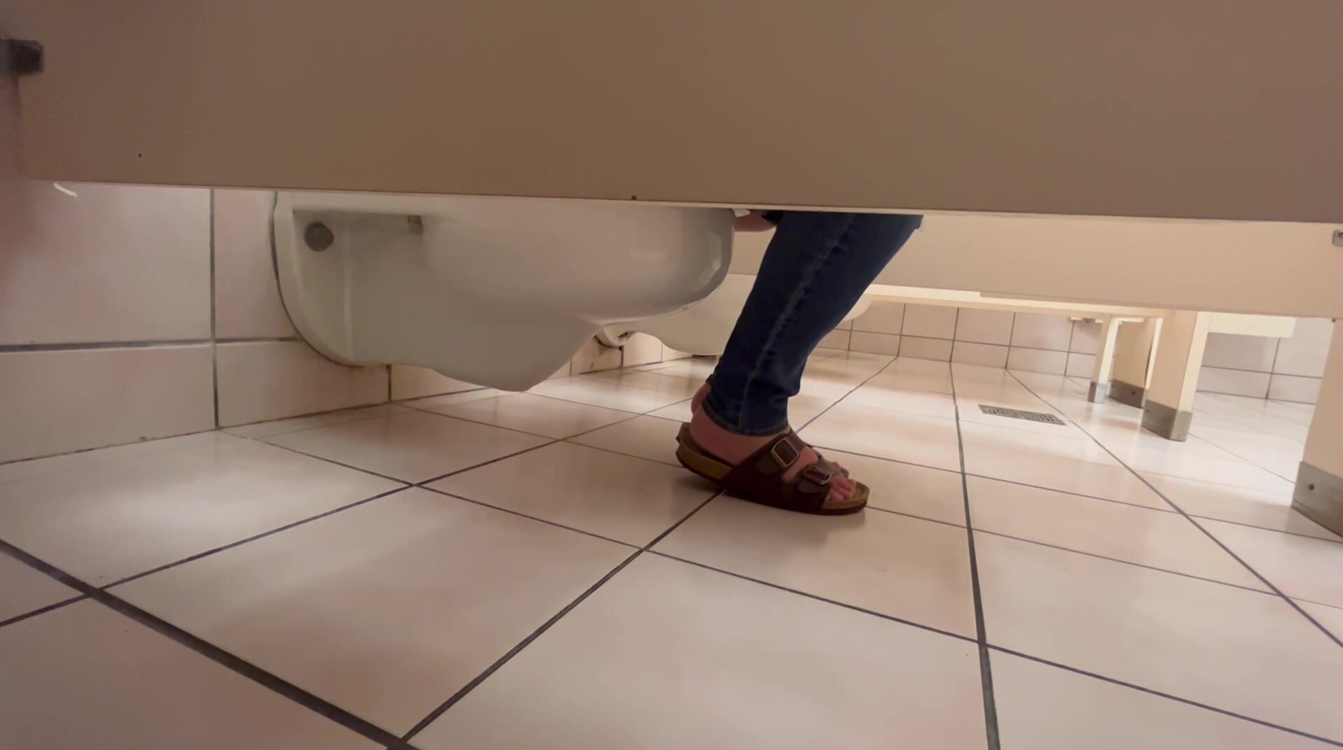 Overstall poop - video 2