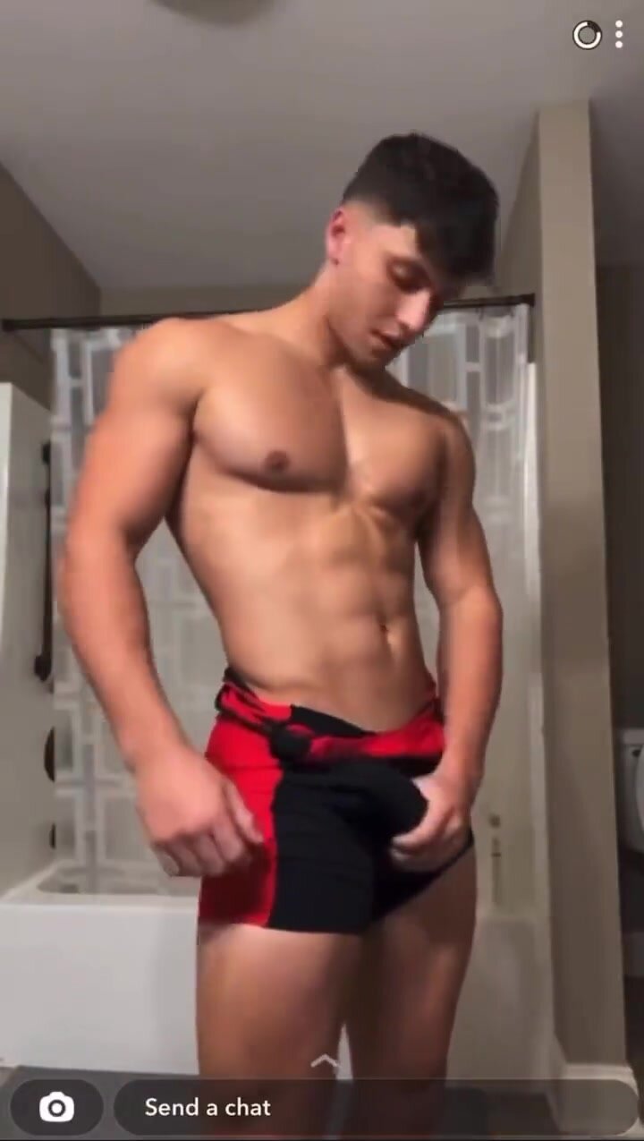 Hunk takes off singlet