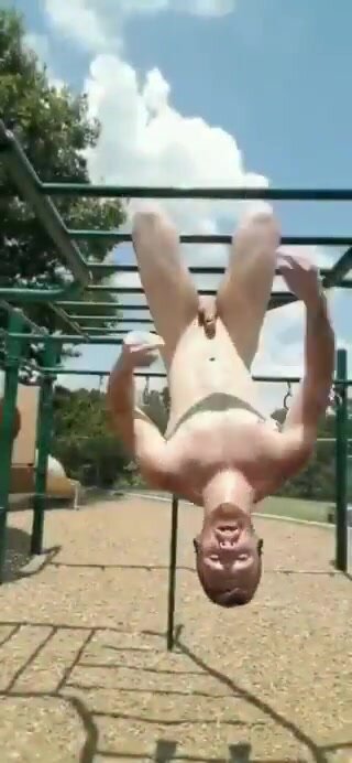 Exhib pig's naked park workout