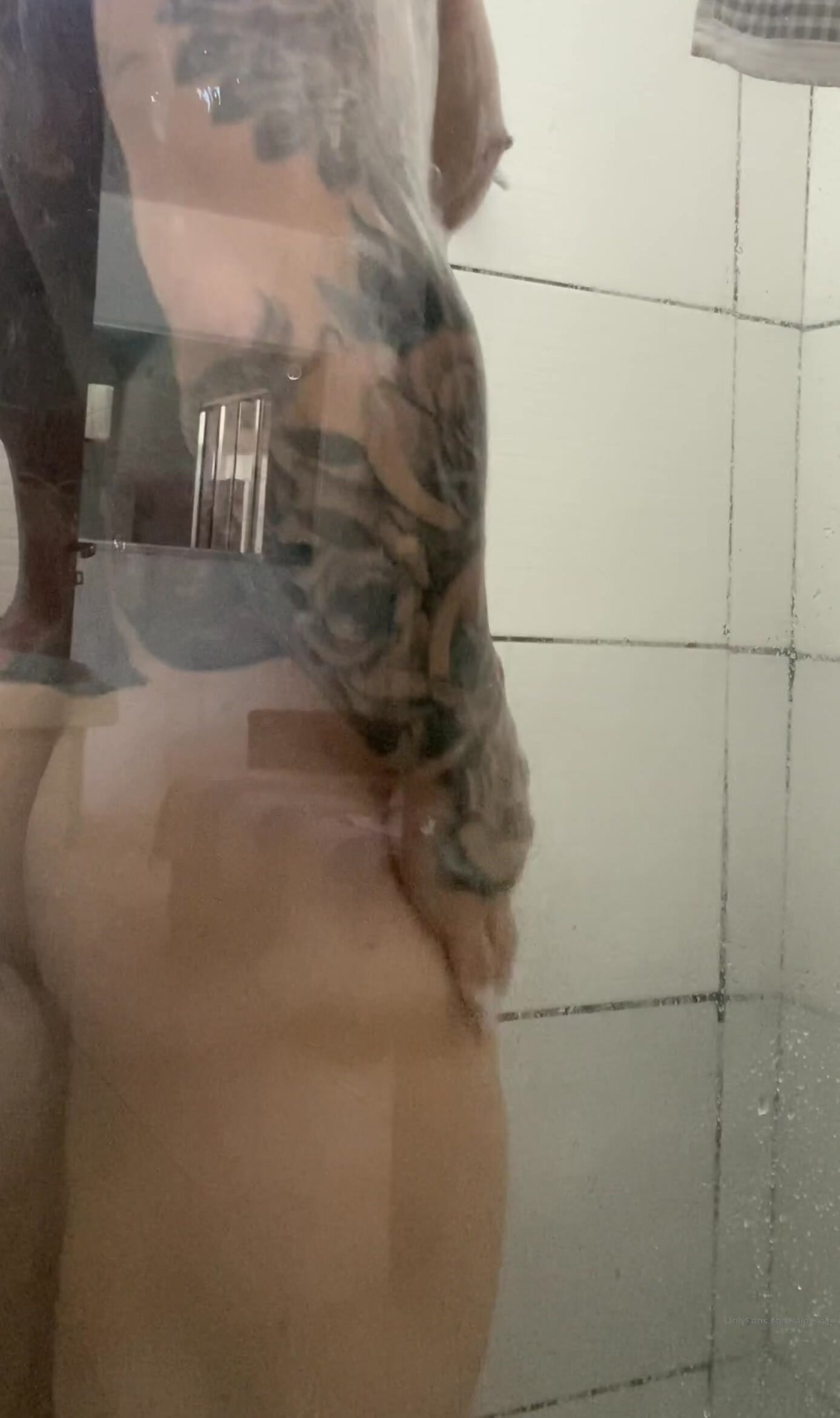 Tatted jacked uncut guy shows off assets in shower