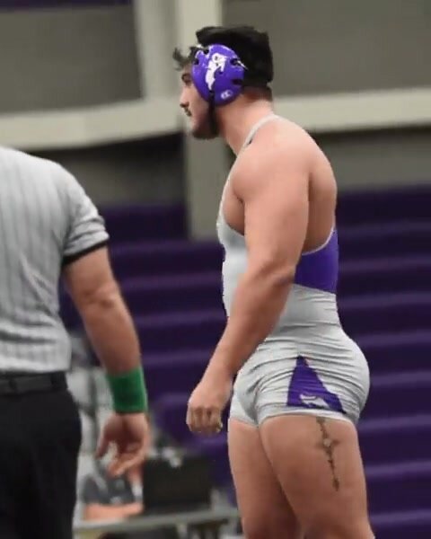Hot bulging college wrestler