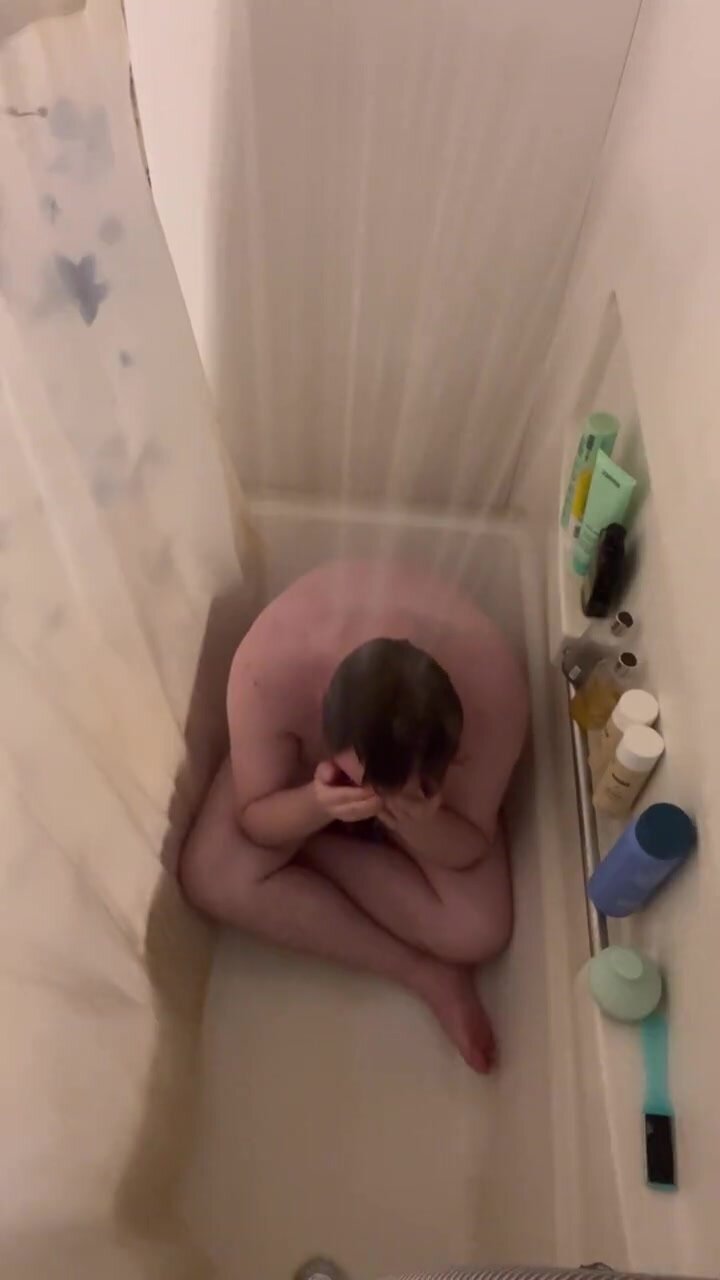 Come take a shower with Ezacksterk Part 2