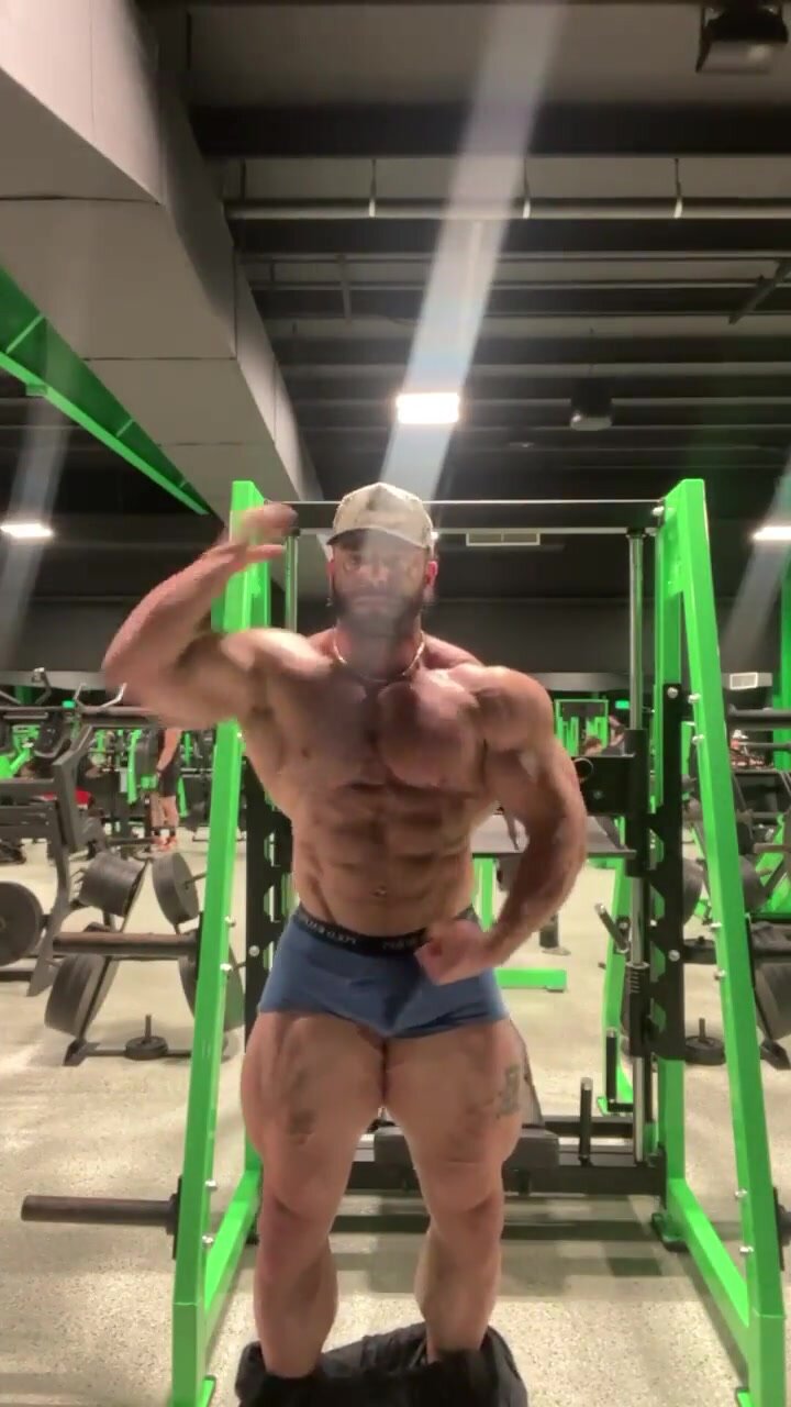 Masculine  Muscle  Master - video 2