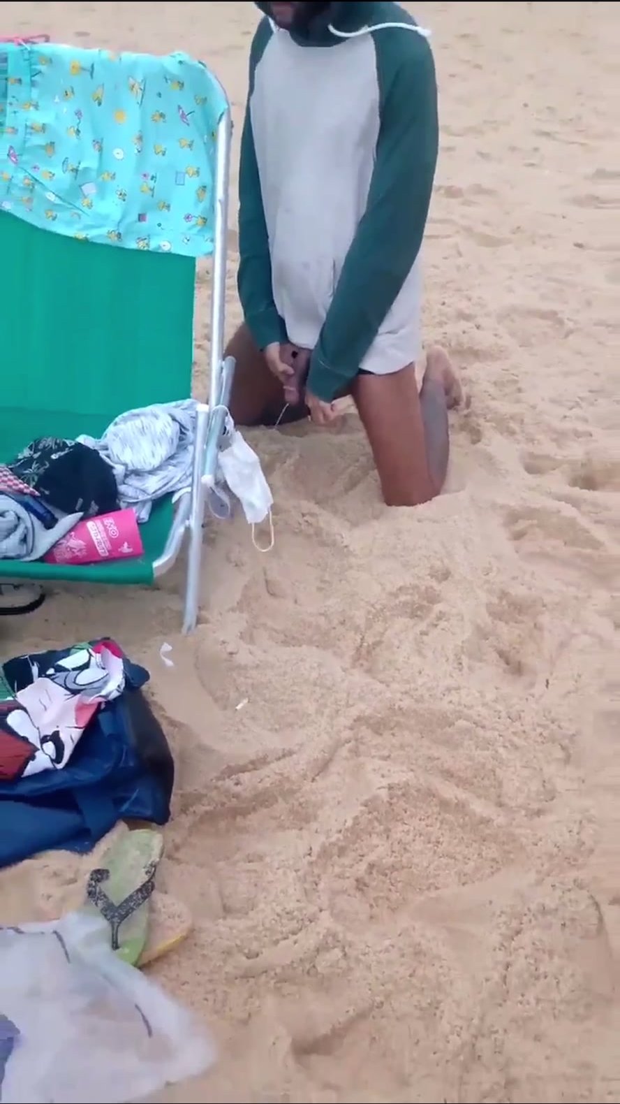 Pissing at beach - video 2
