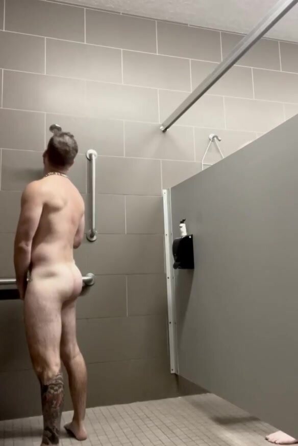 JAYSON PARKER THE ULTIMATE EXHIBIITIONIST! HIS SHOWER