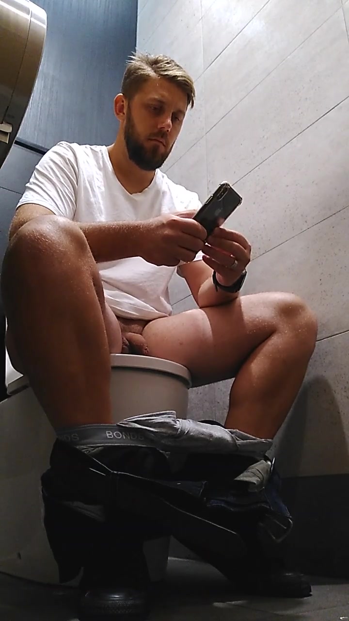 Hot men pooping