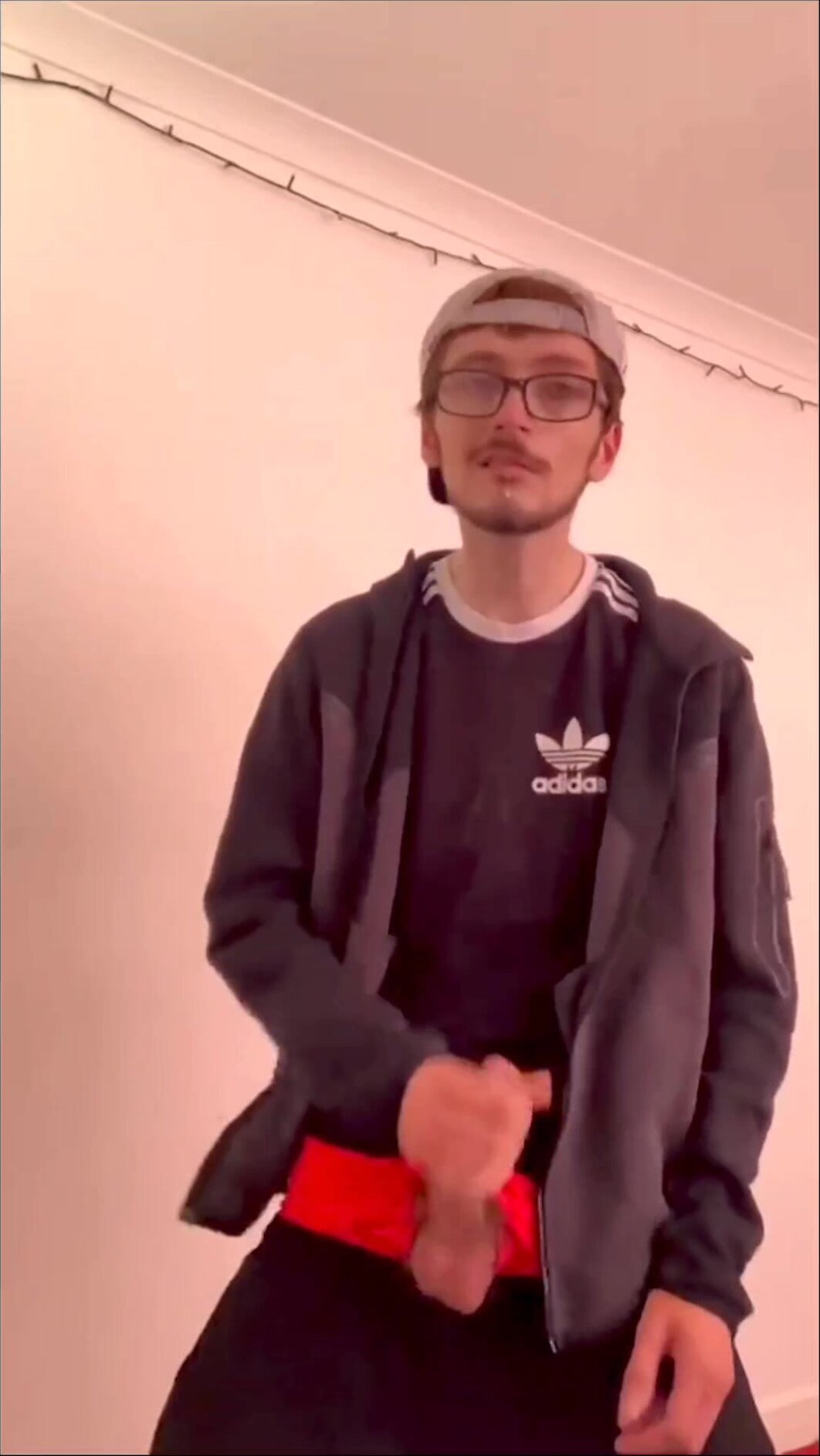 Dumb gooner sprays his sperm