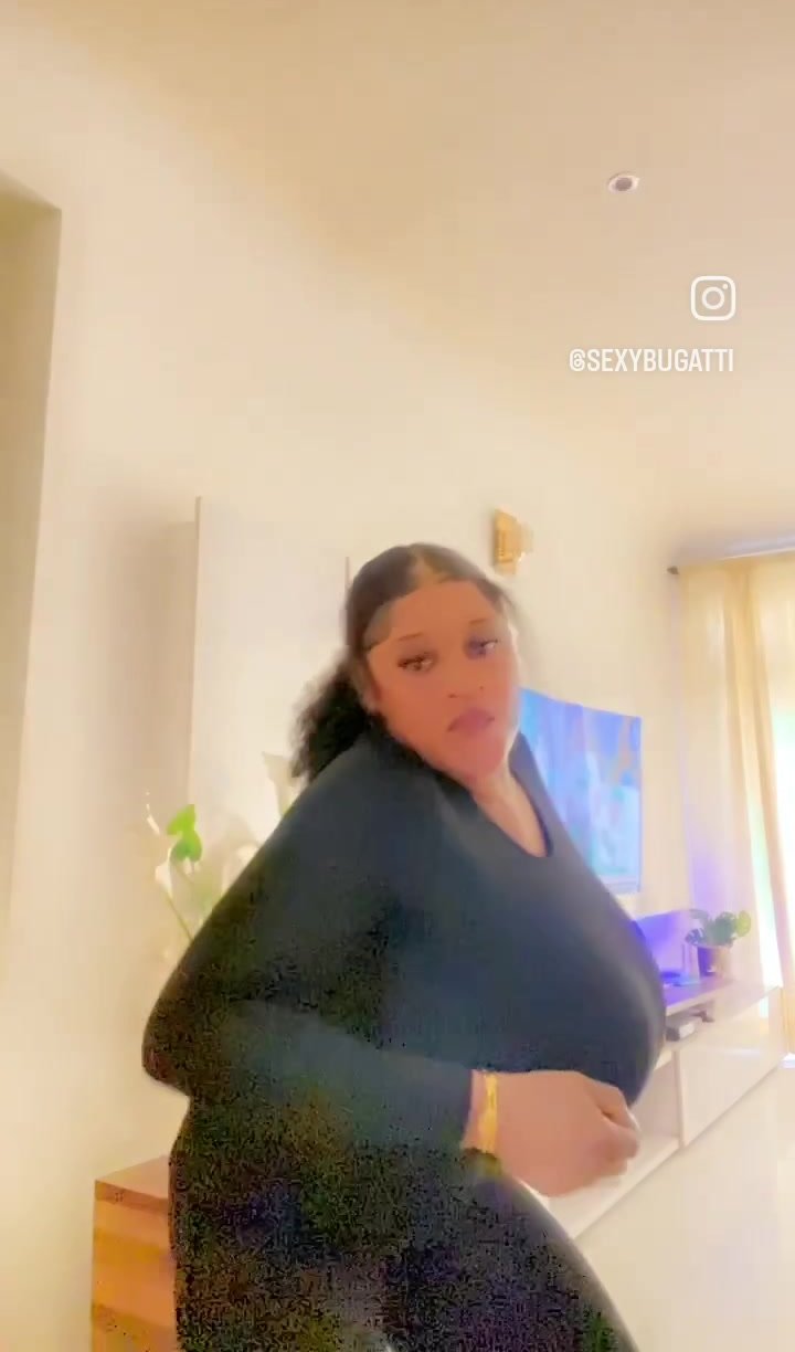 Ebony with huge tits dancing