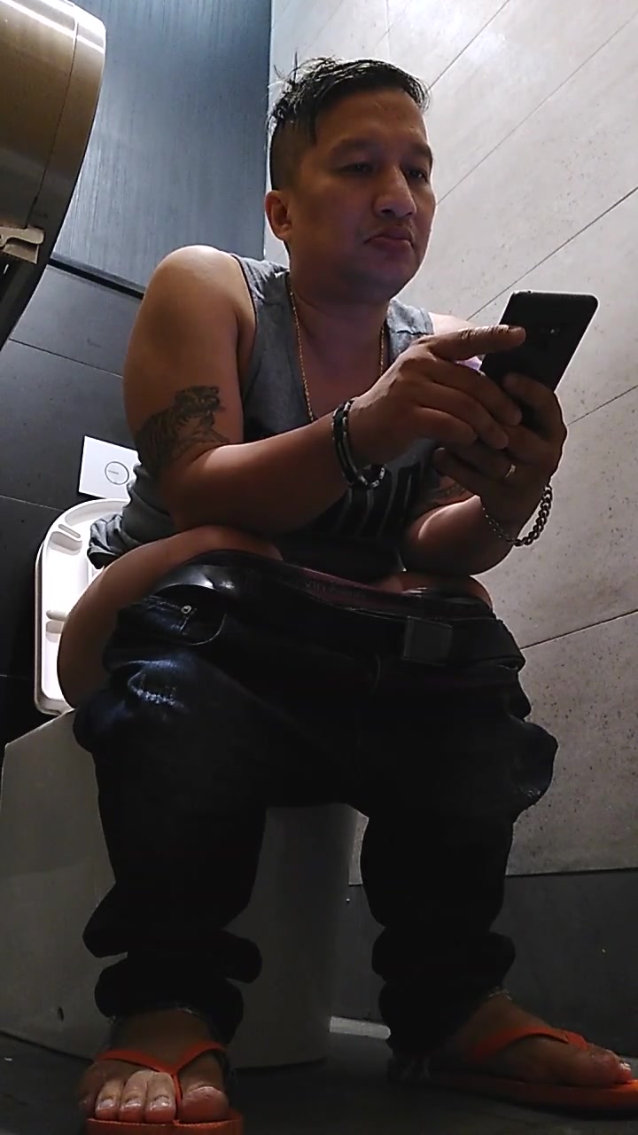 toilet bd 52- Asian bloke in flip-flops