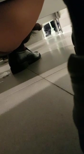 toilet spy - video 559