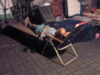 Sleeping Old Man Get Sucked by A Stranger