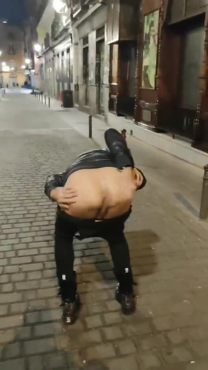 Guy Drops Trousers in Street