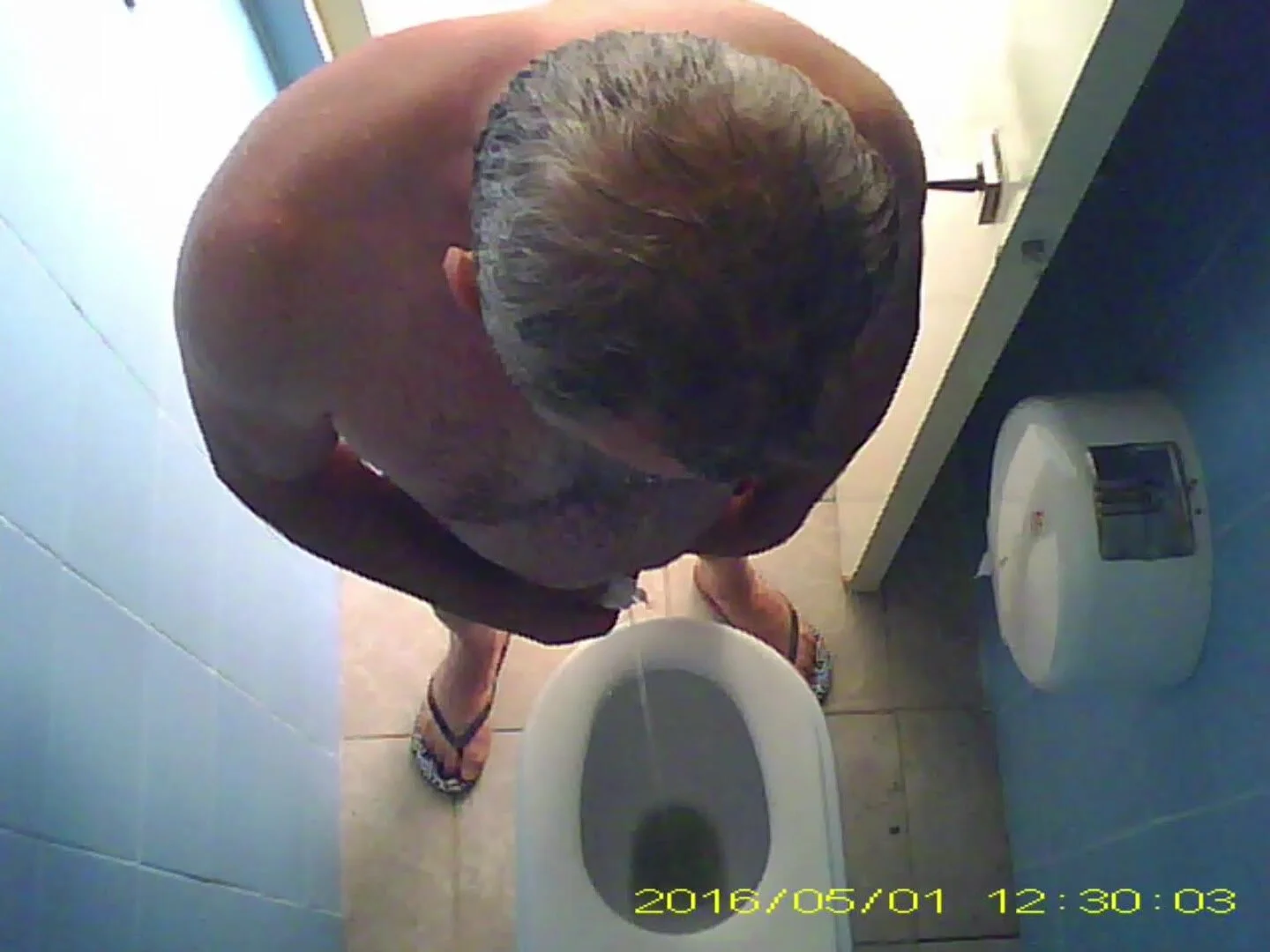 Spy piss 3 - video 6 - ThisVid.com