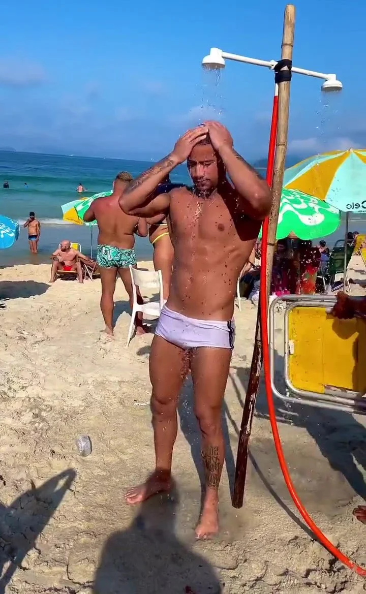 Copacabana beach - ThisVid.com