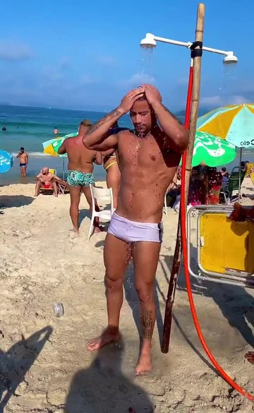 360px x 585px - Copacabana beach - ThisVid.com