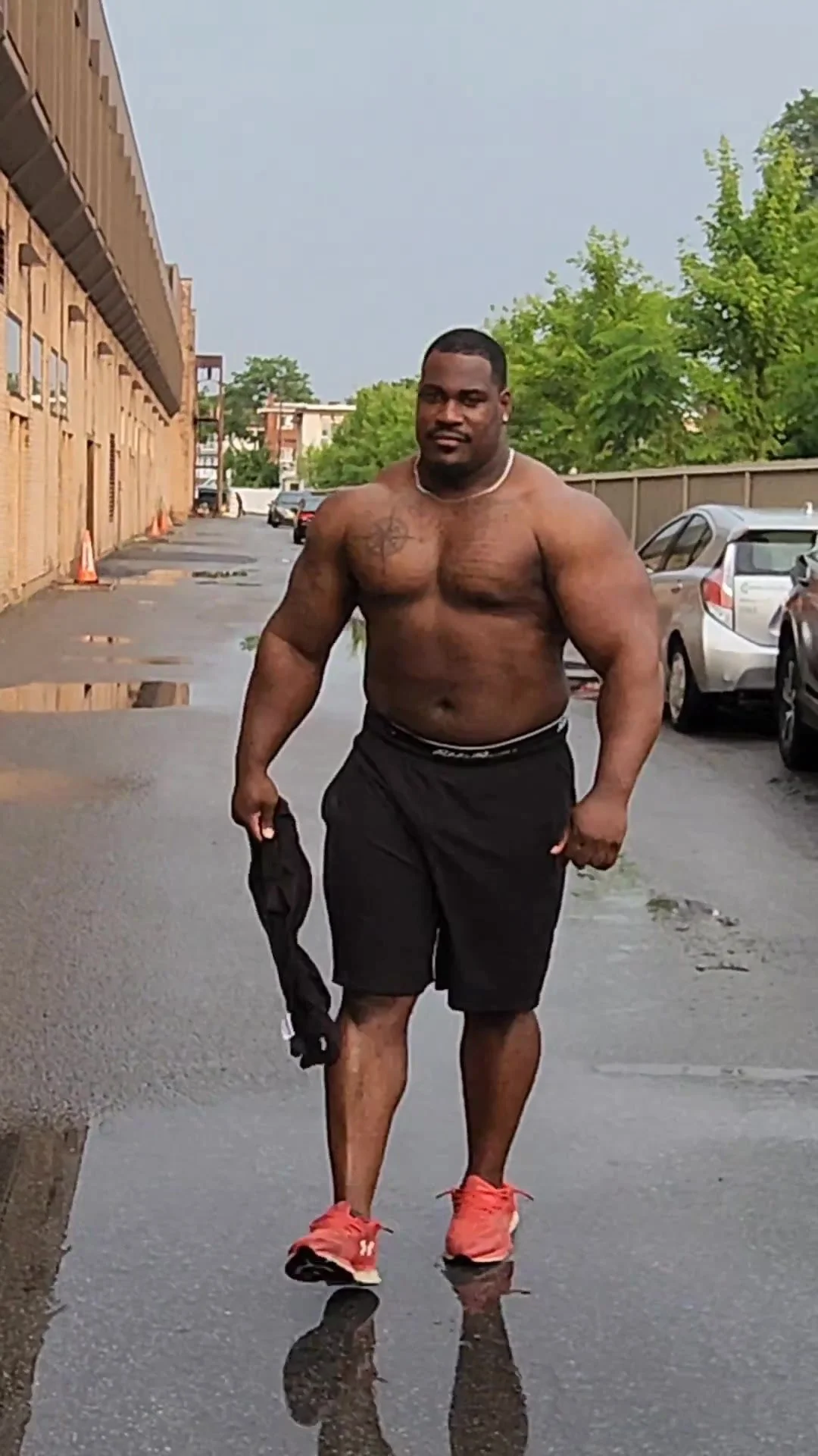 Big Body, Black Shorts - ThisVid.com