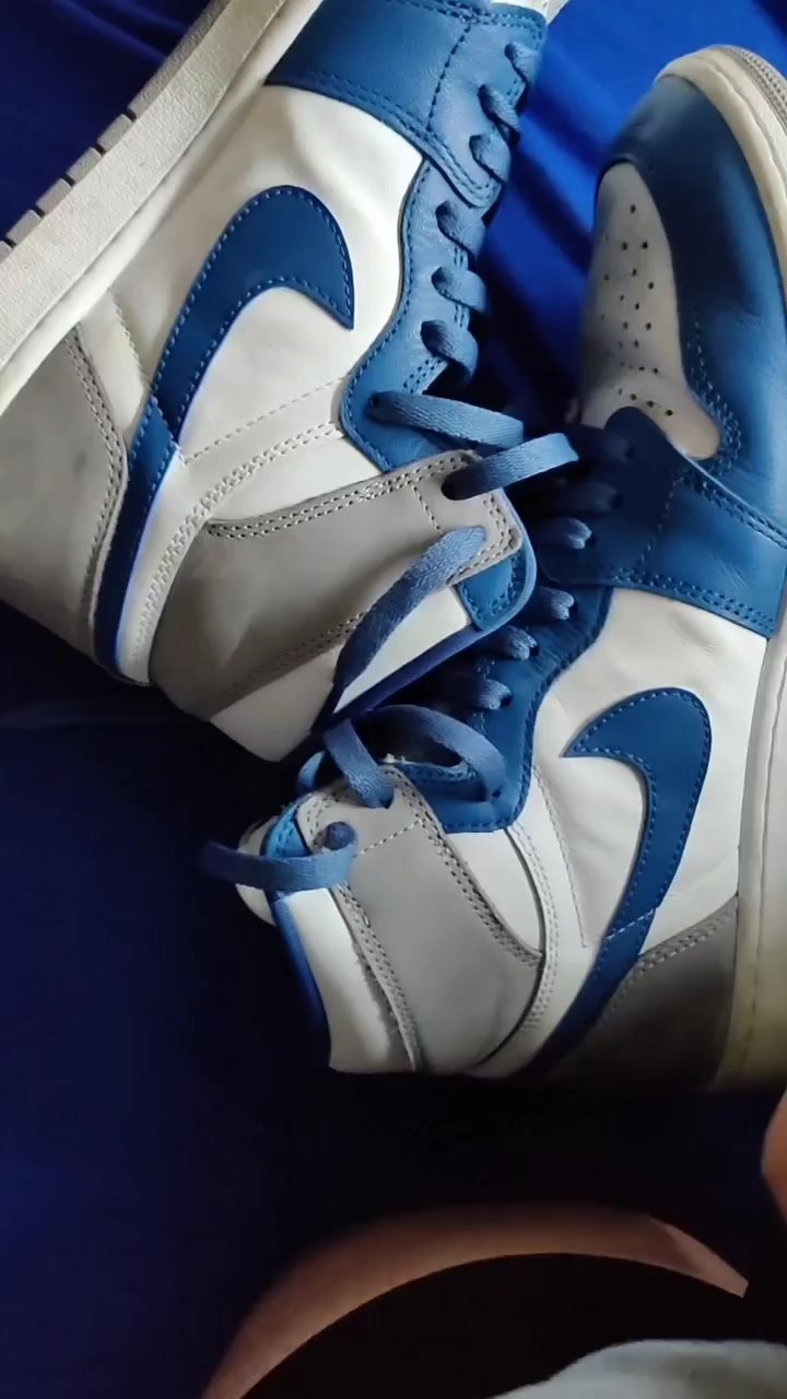 Boy cums on his Nike Jordan 1