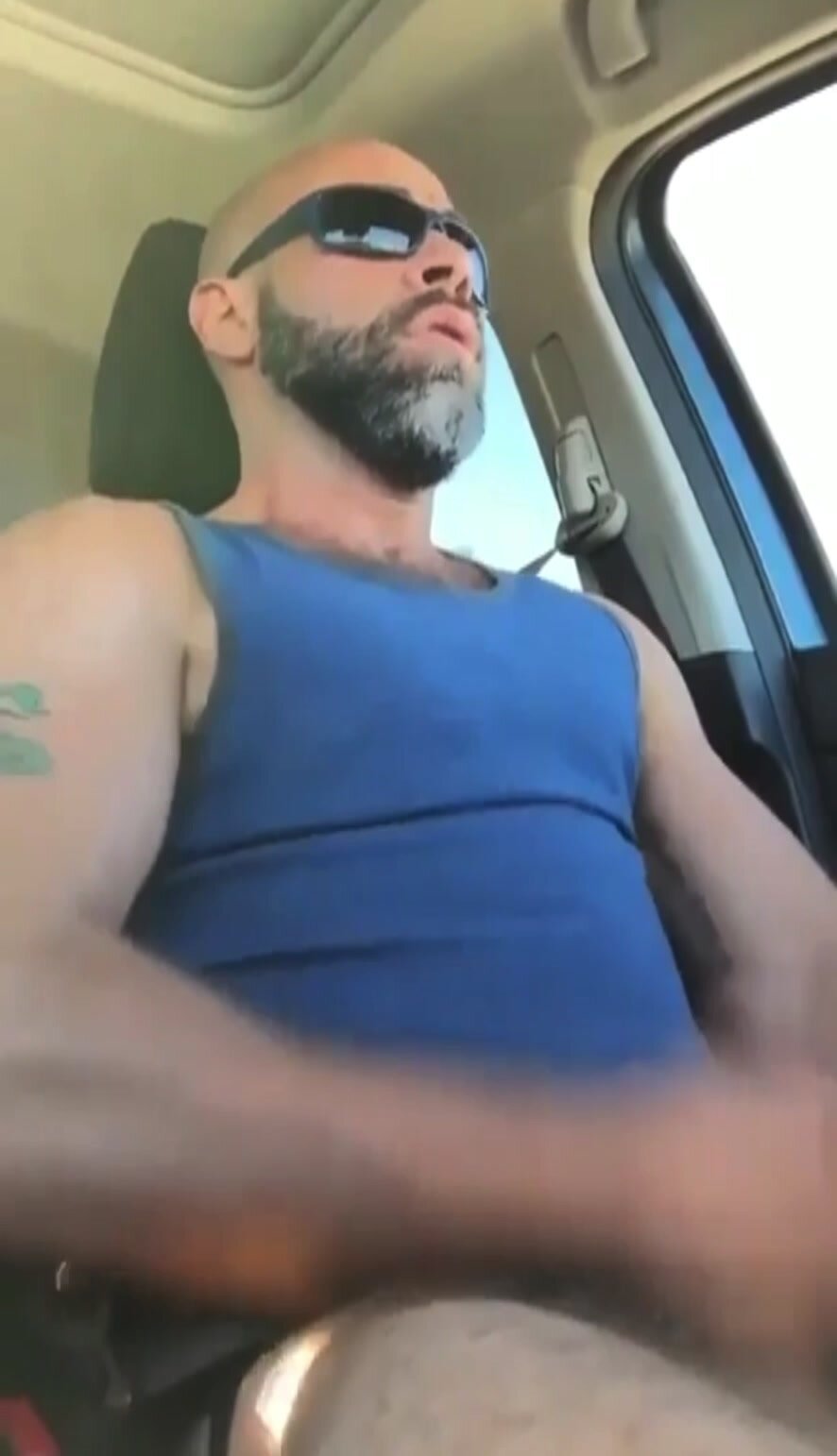 Verbal daddy shoots a load while driving